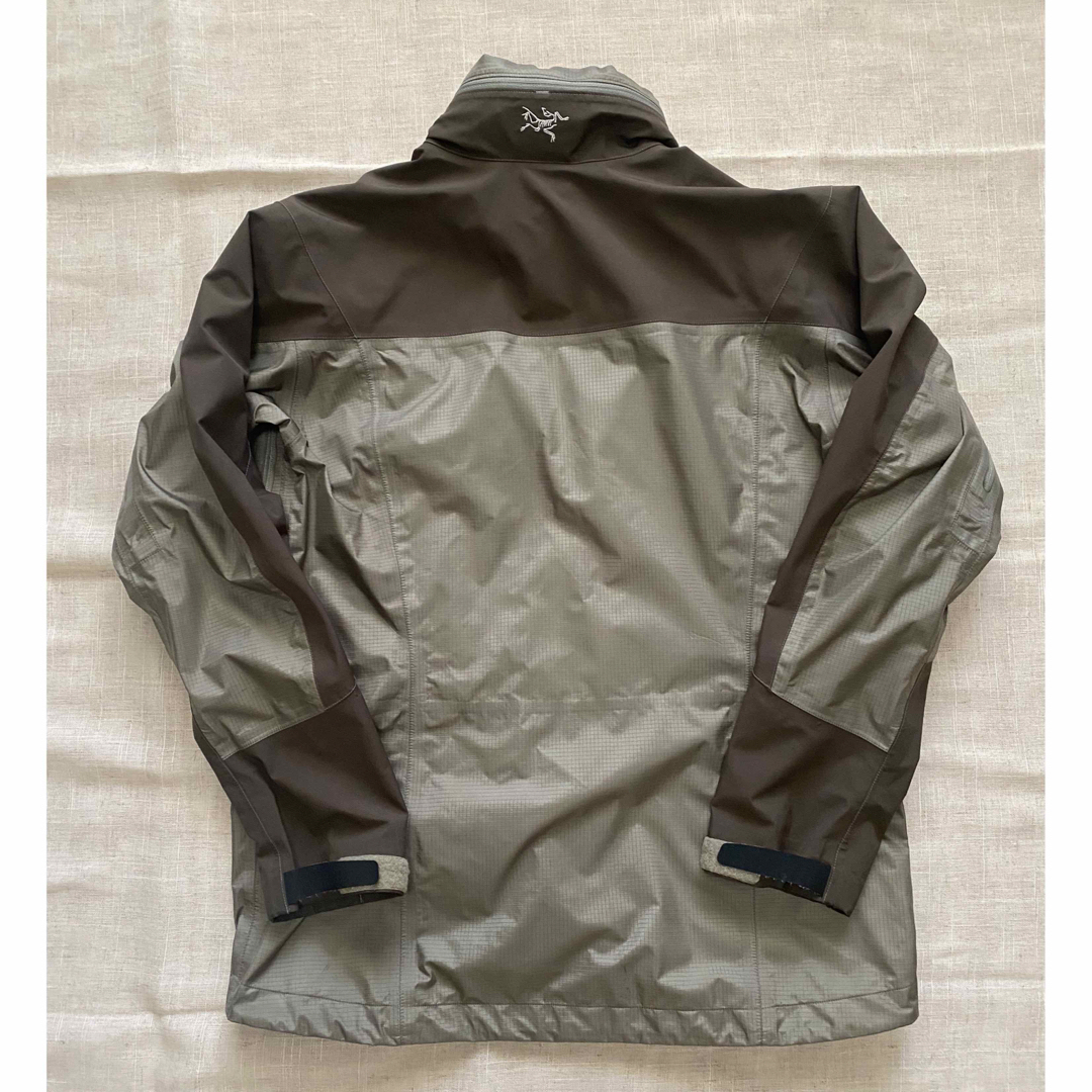 ARC'TERYX(アークテリクス)の2003年 ARC’TERYX THETA LT JACKET STONE M  メンズのジャケット/アウター(ナイロンジャケット)の商品写真