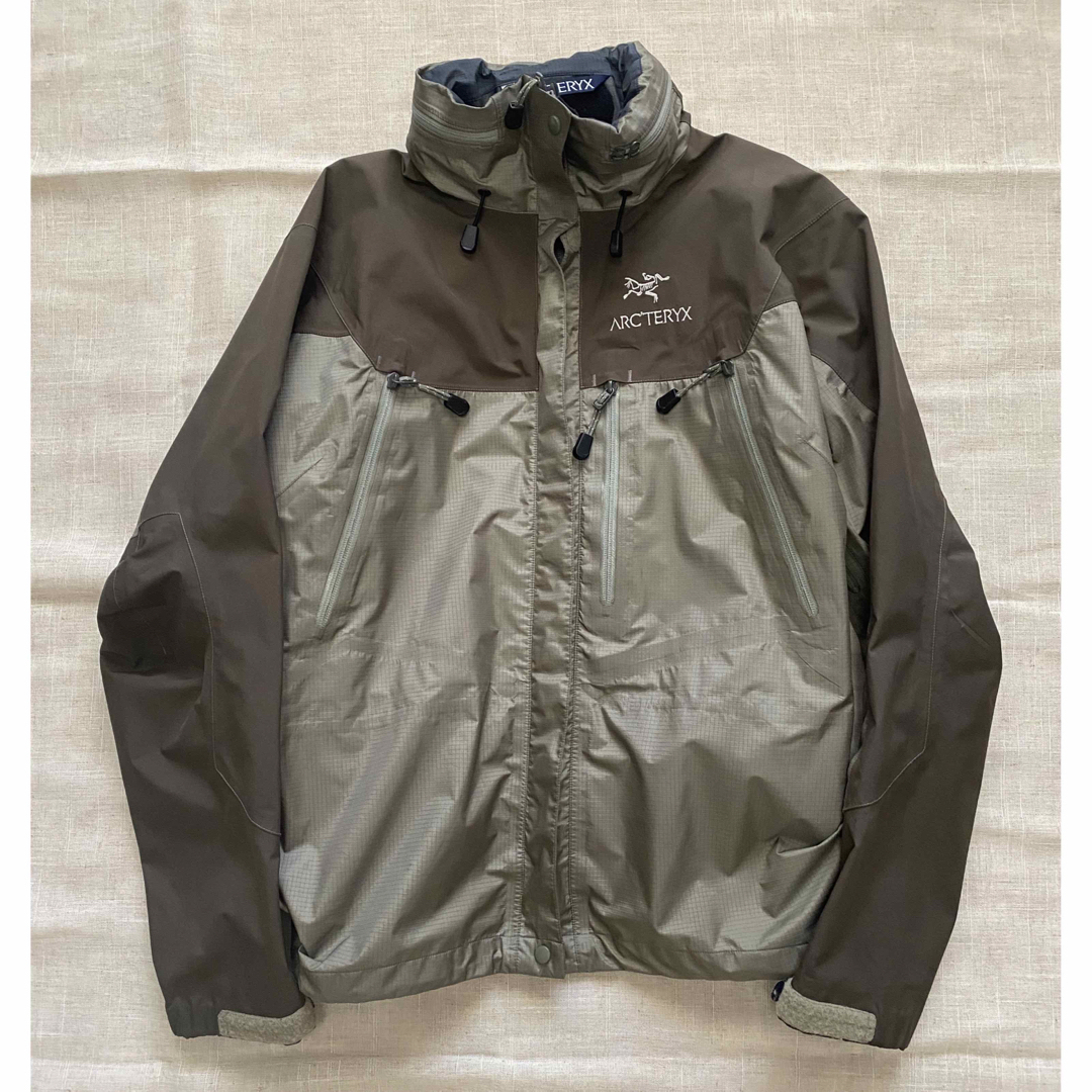 ARC'TERYX(アークテリクス)の2003年 ARC’TERYX THETA LT JACKET STONE M  メンズのジャケット/アウター(ナイロンジャケット)の商品写真