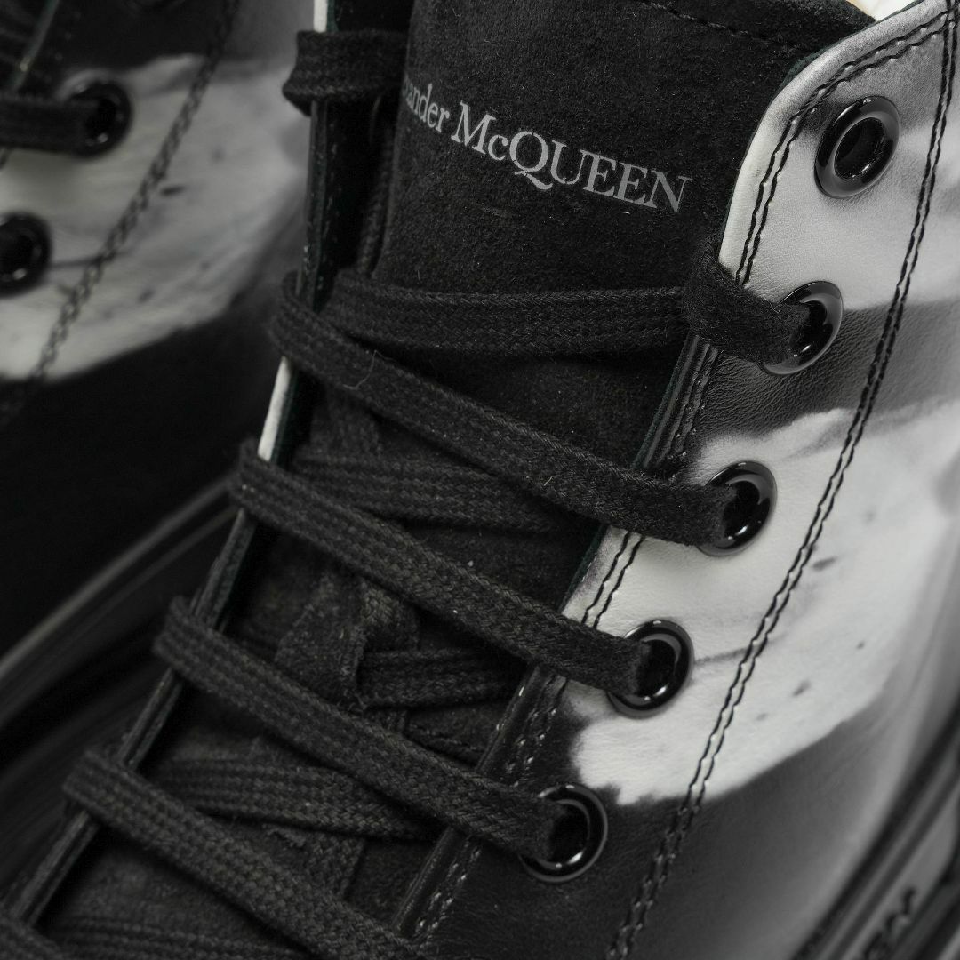 Alexander McQueen(アレキサンダーマックイーン)の新品 Alexander McQueen Tread Slick 41 メンズの靴/シューズ(スニーカー)の商品写真
