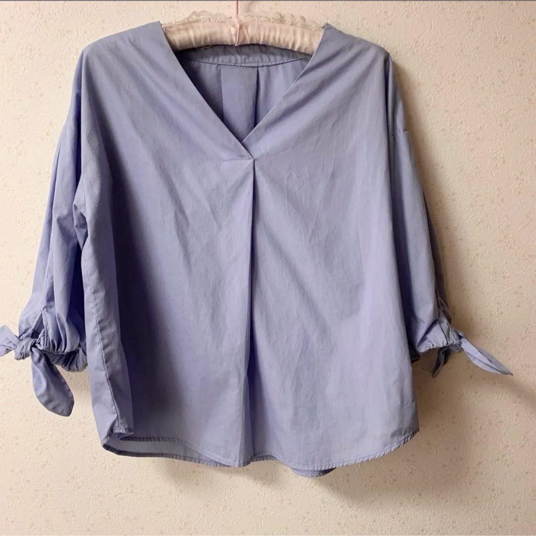 GU(ジーユー)のGU  七分袖　ブラウス　くすみブルー　S レディースのトップス(シャツ/ブラウス(長袖/七分))の商品写真