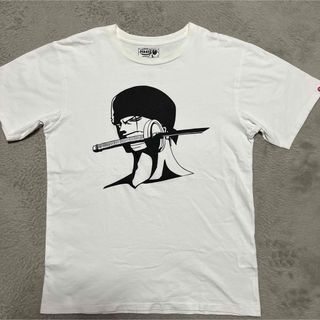 アベイシングエイプ(A BATHING APE)のAPE BAPE KAWS ONE PIECE ゾロ　SHARK tシャツ　L(Tシャツ/カットソー(半袖/袖なし))