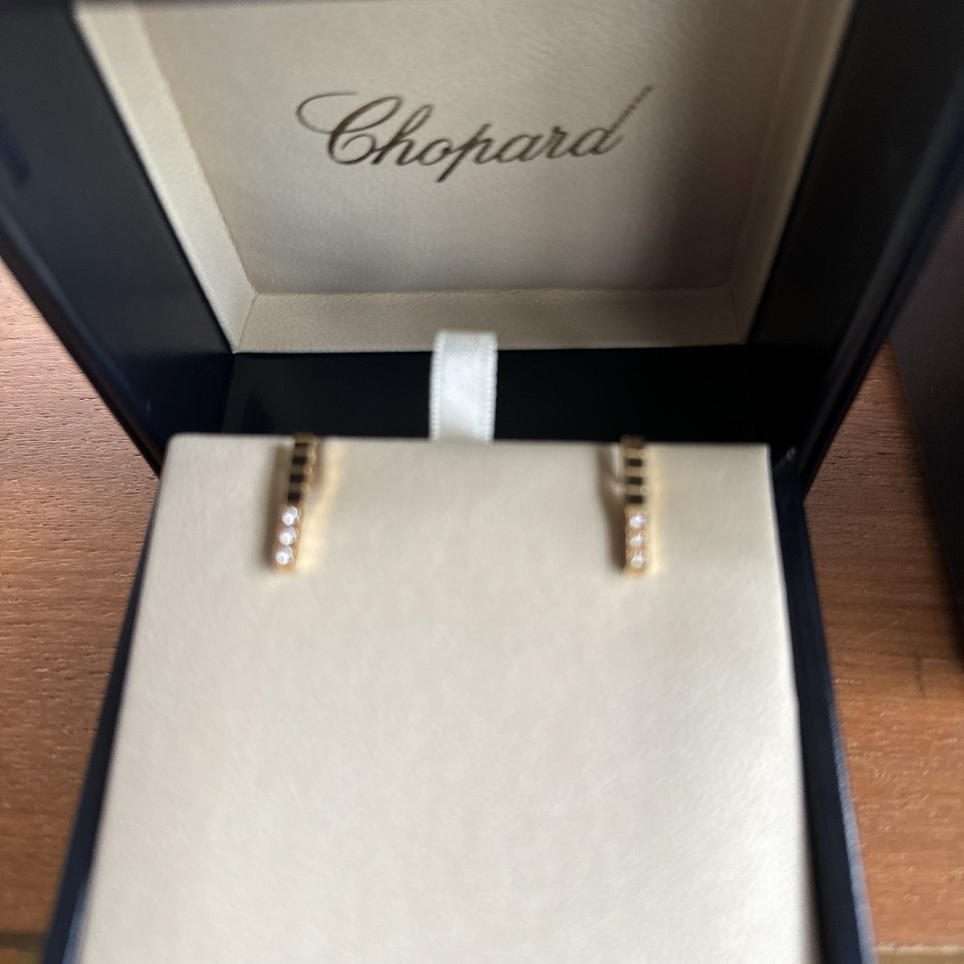 Chopard(ショパール)のショパール  アイスキューブ  ハーフダイヤ　ピアス レディースのアクセサリー(ピアス)の商品写真