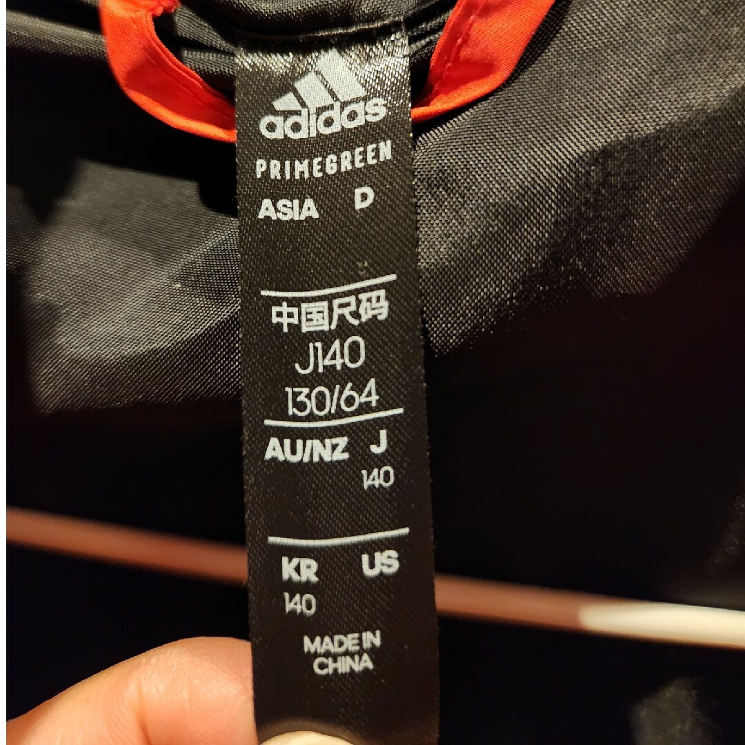 adidas(アディダス)のadidas　ダウン　キッズ キッズ/ベビー/マタニティのキッズ服男の子用(90cm~)(コート)の商品写真