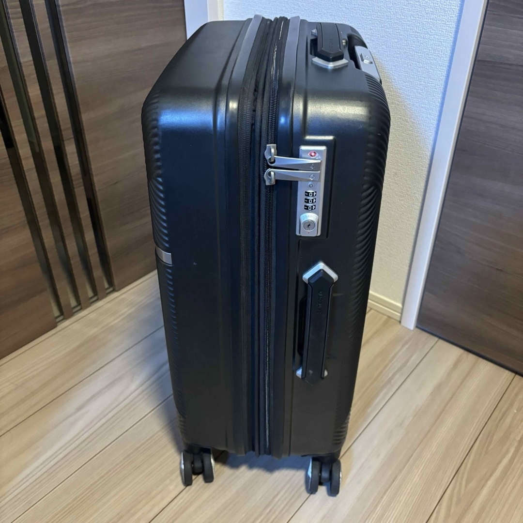 Samsonite(サムソナイト)の【美品】サムソナイトスーツケース ヴォラントスピナー マットブラック メンズのバッグ(トラベルバッグ/スーツケース)の商品写真