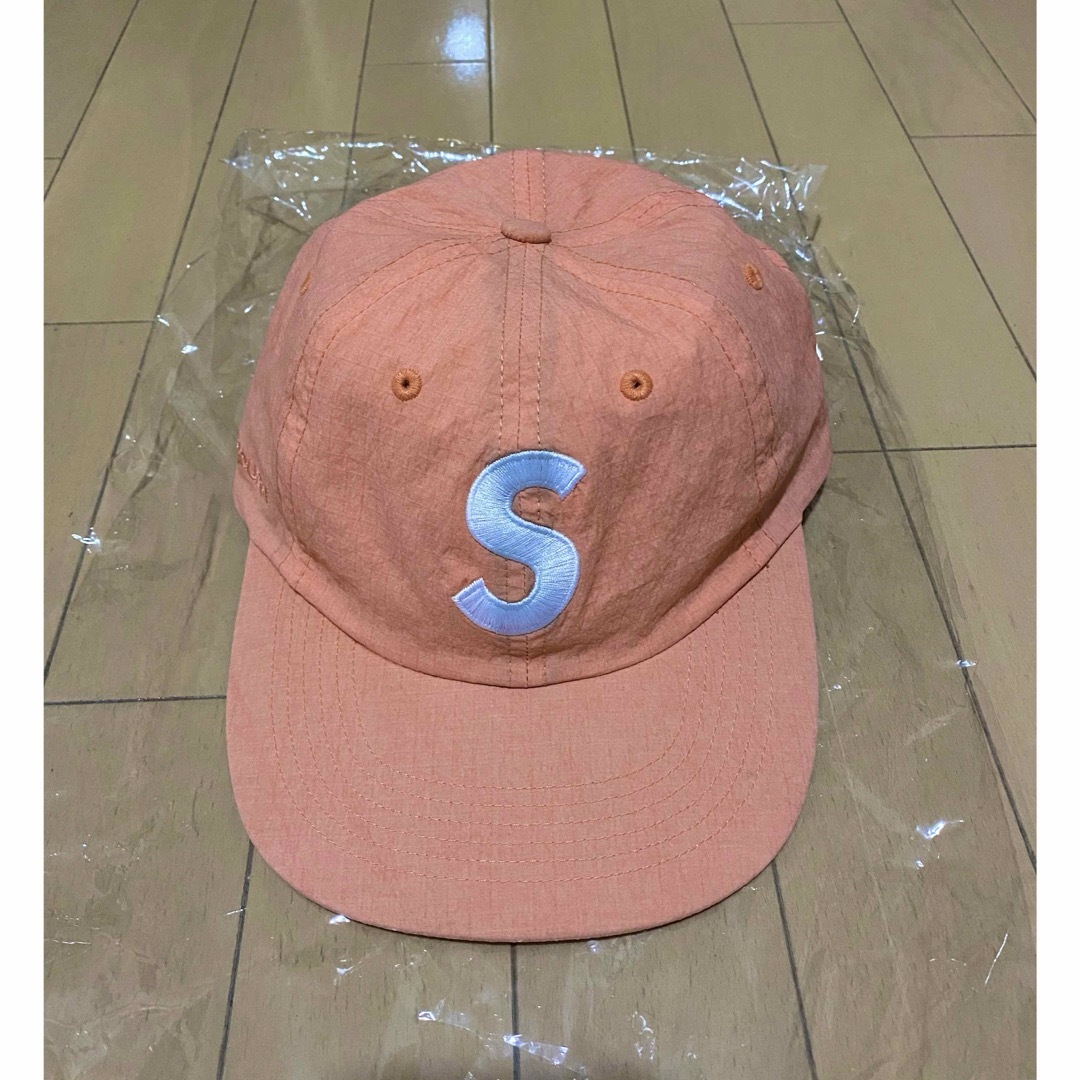 Supreme(シュプリーム)のSupreme Cordura Ripstop S Logo キャップ コーラル メンズの帽子(キャップ)の商品写真