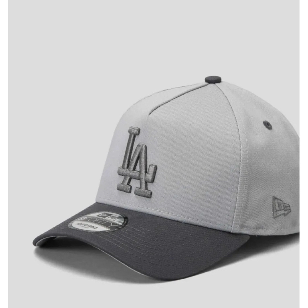 新品 NEW ERAロゴキャップ 海外限定モデル グレー ロサンゼルスドジャース メンズの帽子(キャップ)の商品写真