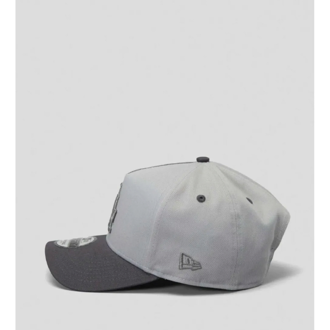 新品 NEW ERAロゴキャップ 海外限定モデル グレー ロサンゼルスドジャース メンズの帽子(キャップ)の商品写真