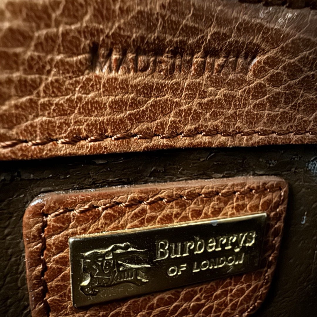 BURBERRY(バーバリー)のBURBERRYS  バーバリー　クラッチバッグ　レザー　ノバチェック メンズのバッグ(セカンドバッグ/クラッチバッグ)の商品写真