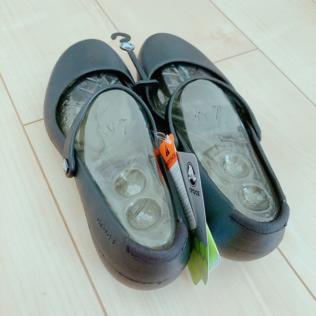 crocs(クロックス)の【新品】23cm CROCSクロックス　アリスワーク ブラック W7  パンプス レディースの靴/シューズ(ハイヒール/パンプス)の商品写真