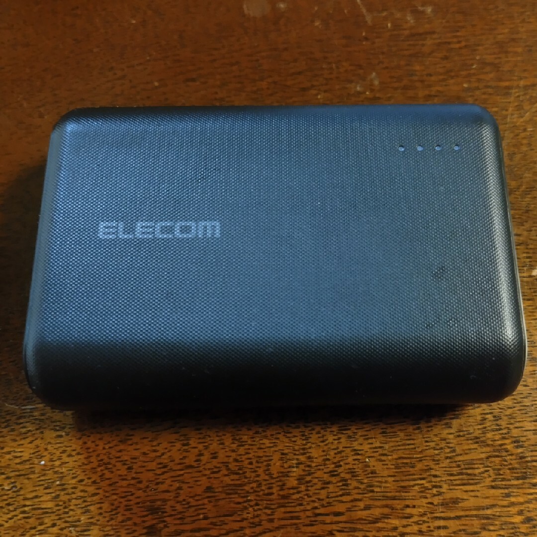 ELECOM(エレコム)のELECOM　モバイルバッテリー　10050mAh スマホ/家電/カメラのスマートフォン/携帯電話(バッテリー/充電器)の商品写真