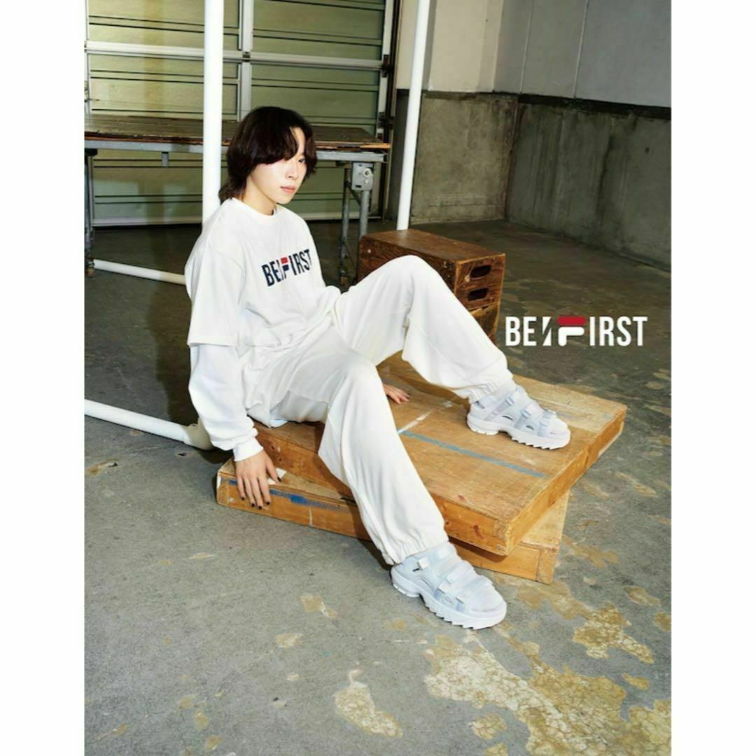 FILA(フィラ)の新品 FILA×BE:FIRST ユニセックス コラボロゴTシャツ 半袖 白 L メンズのトップス(Tシャツ/カットソー(半袖/袖なし))の商品写真