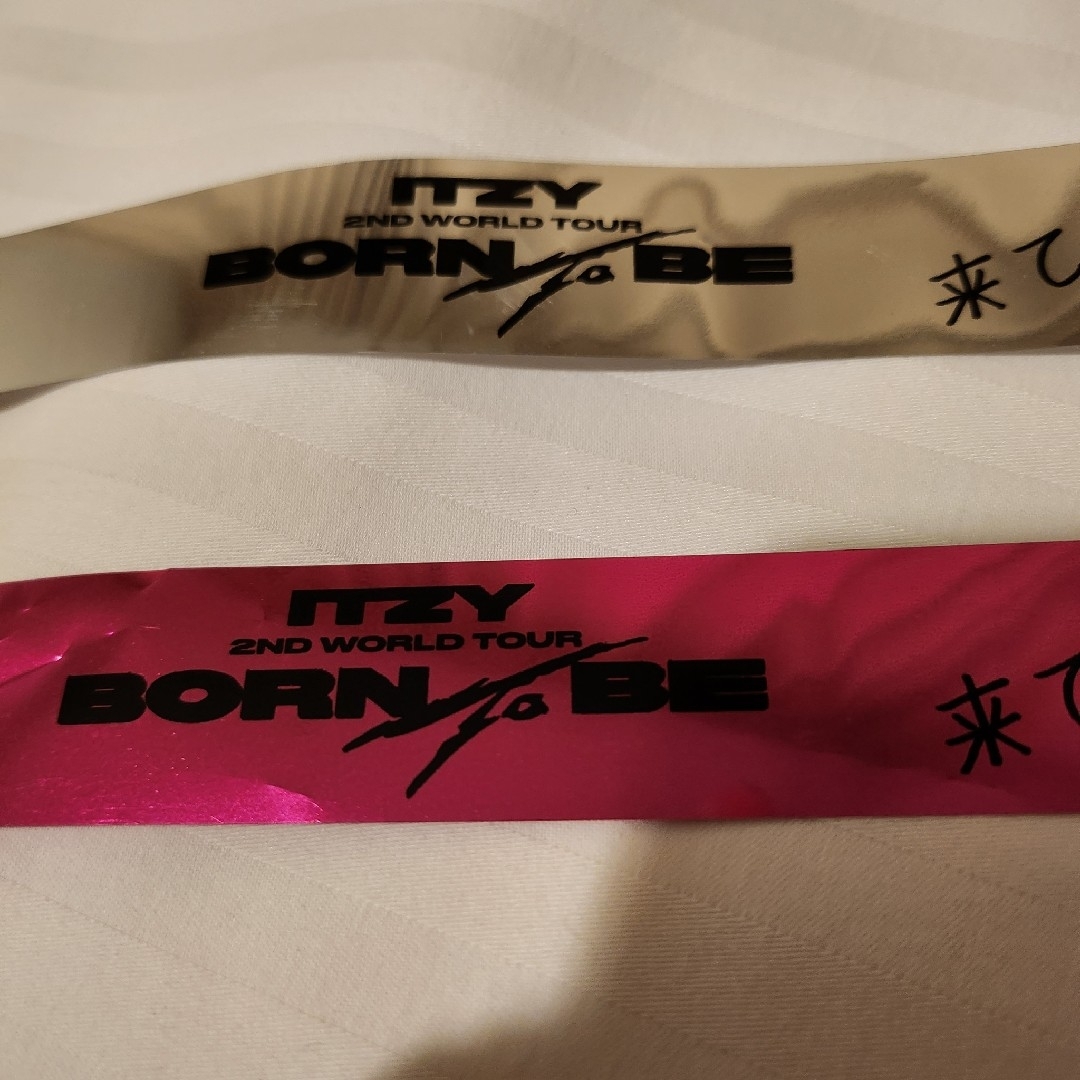 ITZY 2ND WORLD TOUR BORN TO BE 銀テ 2本セッ エンタメ/ホビーのタレントグッズ(アイドルグッズ)の商品写真