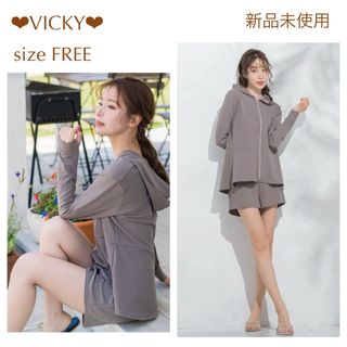 新品未使用*VICKY*ラッシュガード ペプラムパーカー&ショートパンツ