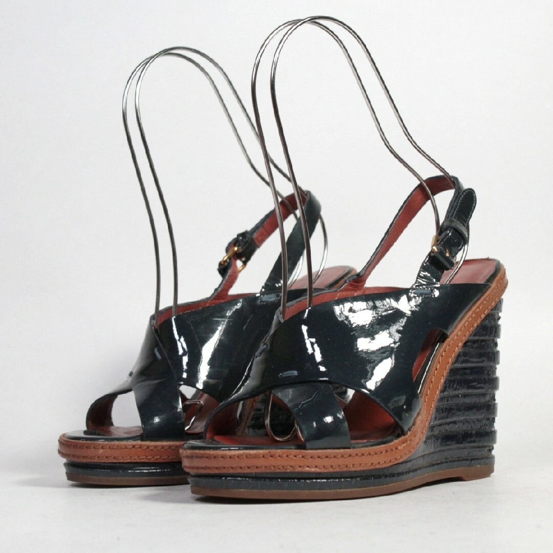 MARC JACOBS(マークジェイコブス)のマークジェイコブス エナメルレザー 厚底 ウェッジソール ミュール レディースの靴/シューズ(サンダル)の商品写真
