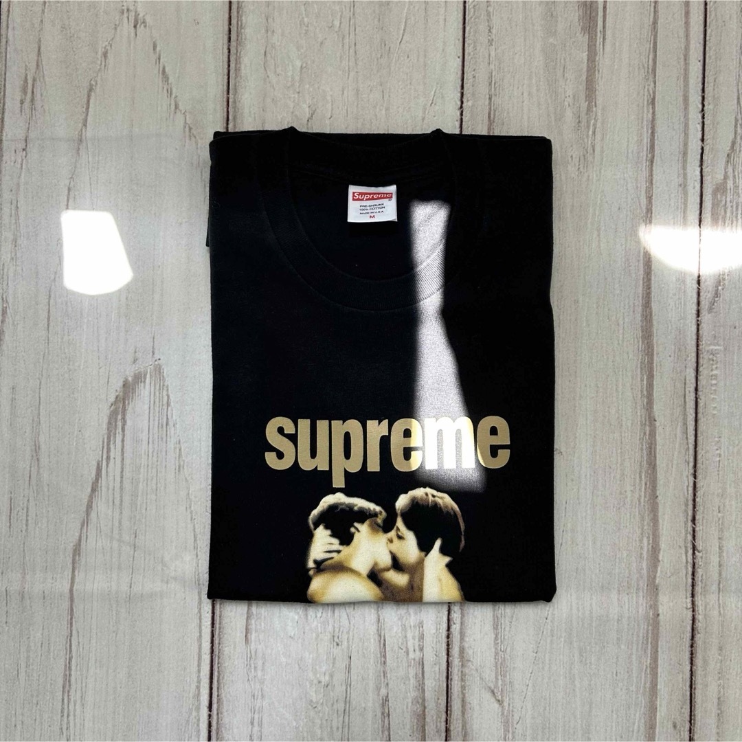 Supreme(シュプリーム)のsupreme 23ss kiss tee Tシャツ　ブラック　M メンズのトップス(Tシャツ/カットソー(半袖/袖なし))の商品写真