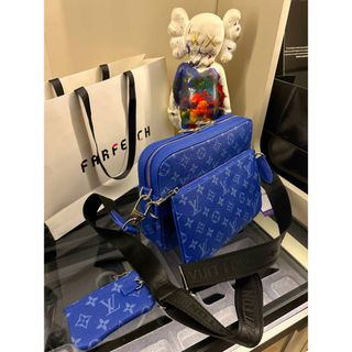 Christian Louboutin - 極美品☆ルブタン バッグ キピポーチ Christian Louboutin - 極美品☆ルブタン バッグ キピポーチ
