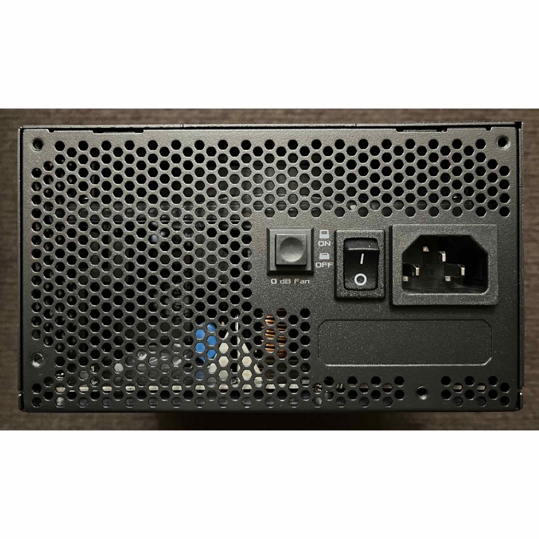 ASUS(エイスース)のASUS ROG-STRIX-1000G + CableMod スマホ/家電/カメラのPC/タブレット(PCパーツ)の商品写真