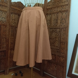 アーバンリサーチ(URBAN RESEARCH)のURBAN RESEARCHオレンジ色スカート(ロングスカート)