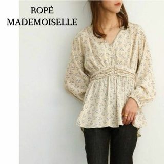 ロペ(ROPE’)のROP フラワープリントペプラムブラウス　M ベージュ(シャツ/ブラウス(長袖/七分))