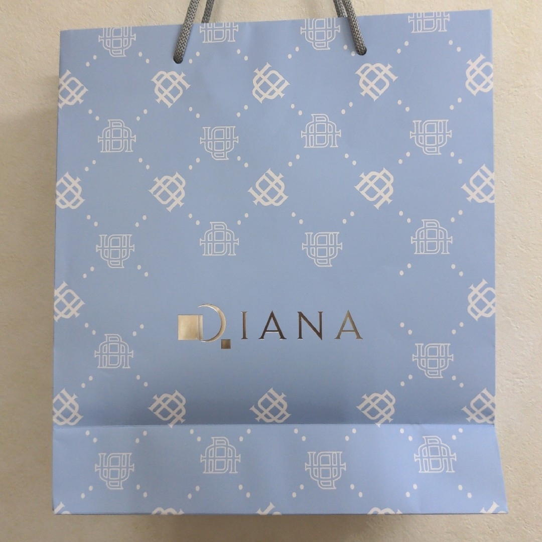 DIANA(ダイアナ)のDIANAショップ紙袋　ショッパー　未使用! レディースのバッグ(ショップ袋)の商品写真