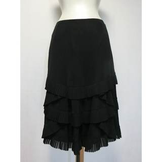 VIVIENNE TAM ヴィヴィアンタム　黒でプリーツのフリル付きのスカート