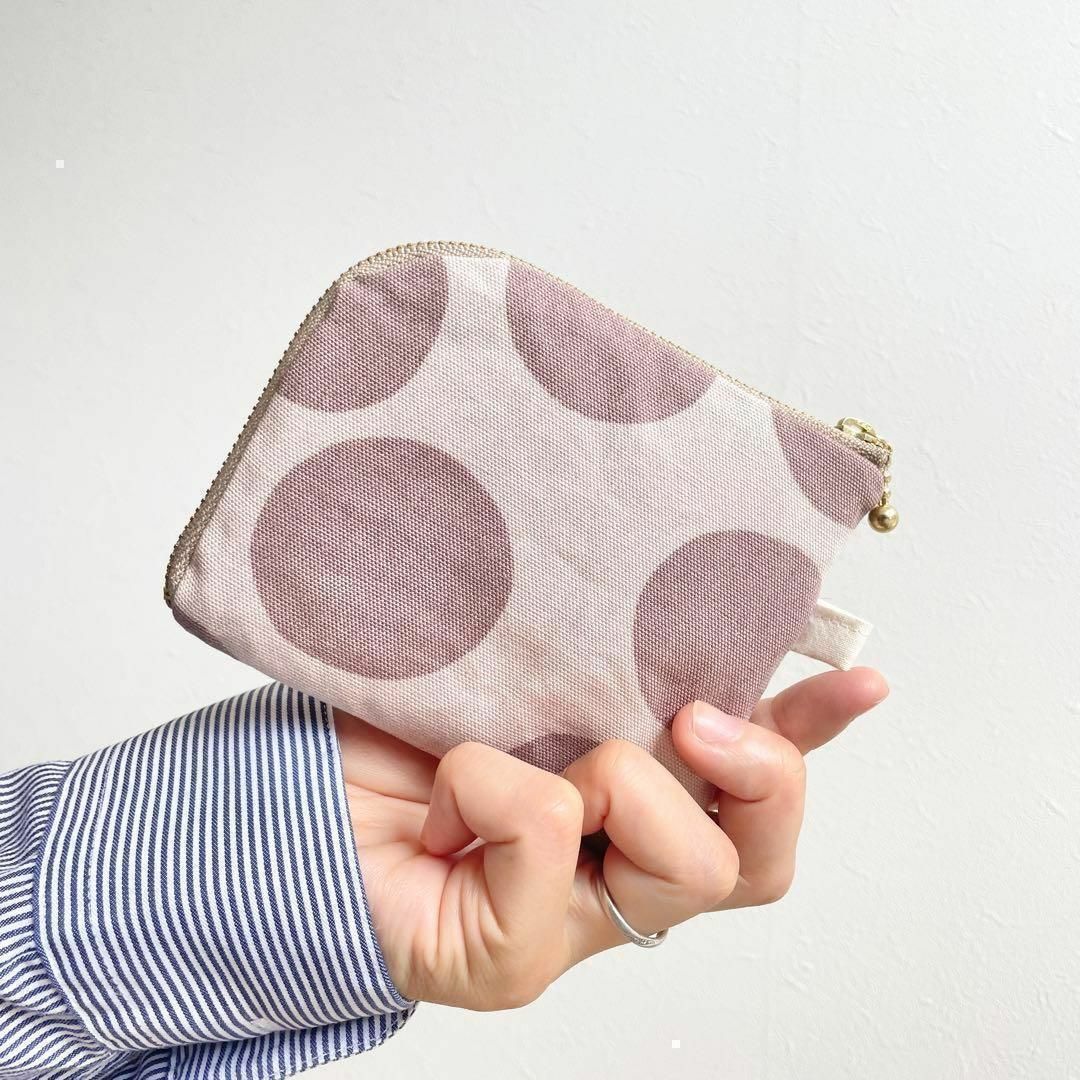 くすみピンクの水玉　L字ファスナーコンパクト財布 ハンドメイドのファッション小物(財布)の商品写真