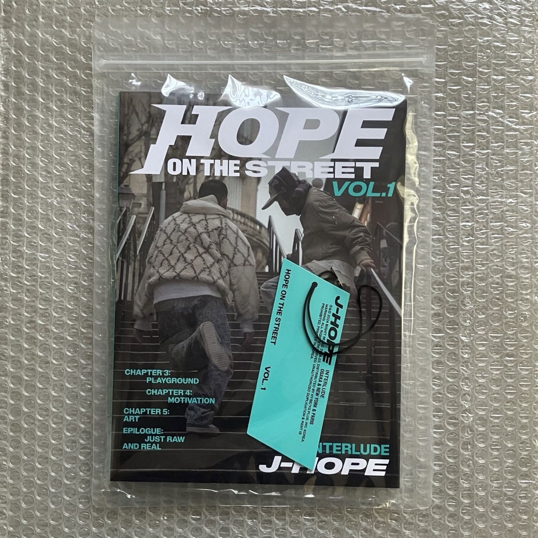 防弾少年団(BTS)(ボウダンショウネンダン)のJ-HOPE HOPE ON THE STREET 「INTERLUDE」新品 エンタメ/ホビーのCD(K-POP/アジア)の商品写真