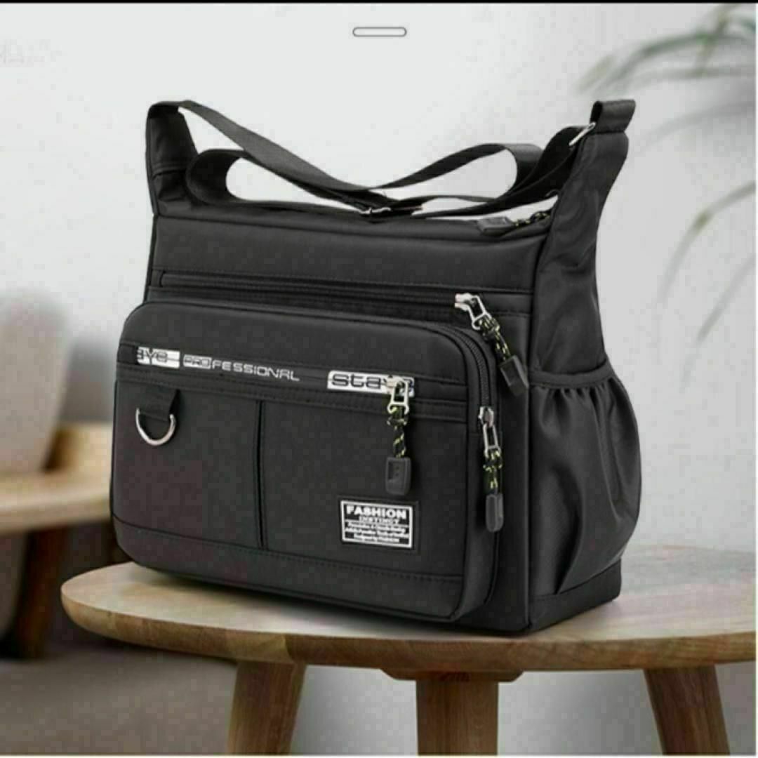 カーキ　ショルダーバック 収納 オックスフォード 通勤 通学 ビジネス 軽量 メンズのバッグ(ショルダーバッグ)の商品写真