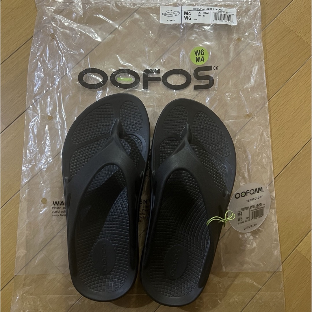 OOFOS(ウーフォス)のOOFOS ウーフォス　新品未使用 レディースの靴/シューズ(ビーチサンダル)の商品写真