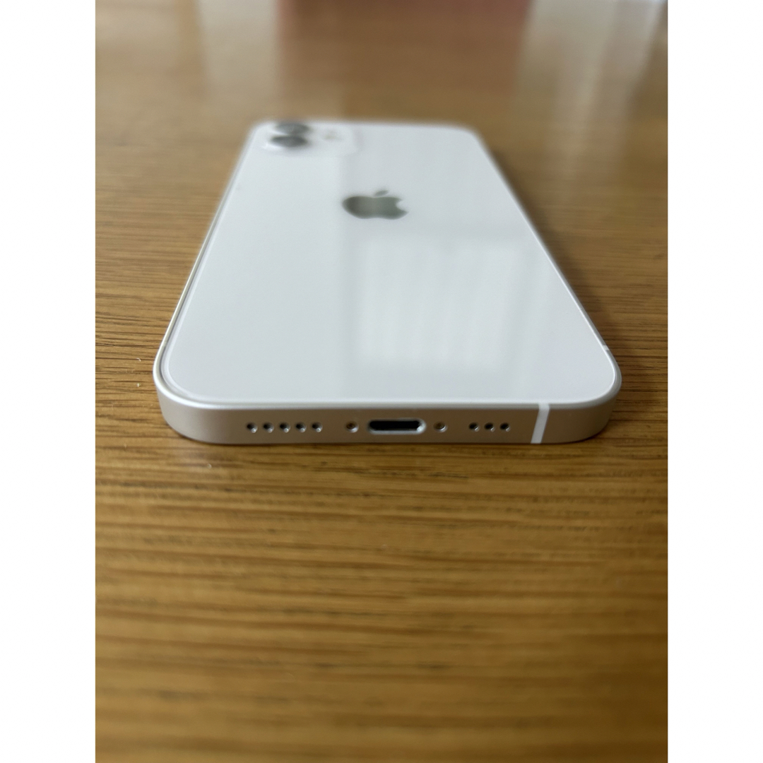 iPhone(アイフォーン)のアップル iPhone12 64GB ホワイト au スマホ/家電/カメラのスマートフォン/携帯電話(スマートフォン本体)の商品写真