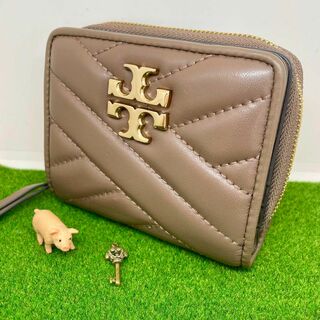 トリーバーチ(Tory Burch)の【トリーバーチ/美品】二つ折り財布【グレージュ/キルティング/アレクサ/小銭入れ(財布)