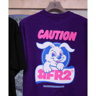 エフアールツー(#FR2)の新品 FR2撫子 CAUTION TシャツL 紫 FR2 京都 撫子(Tシャツ/カットソー(半袖/袖なし))