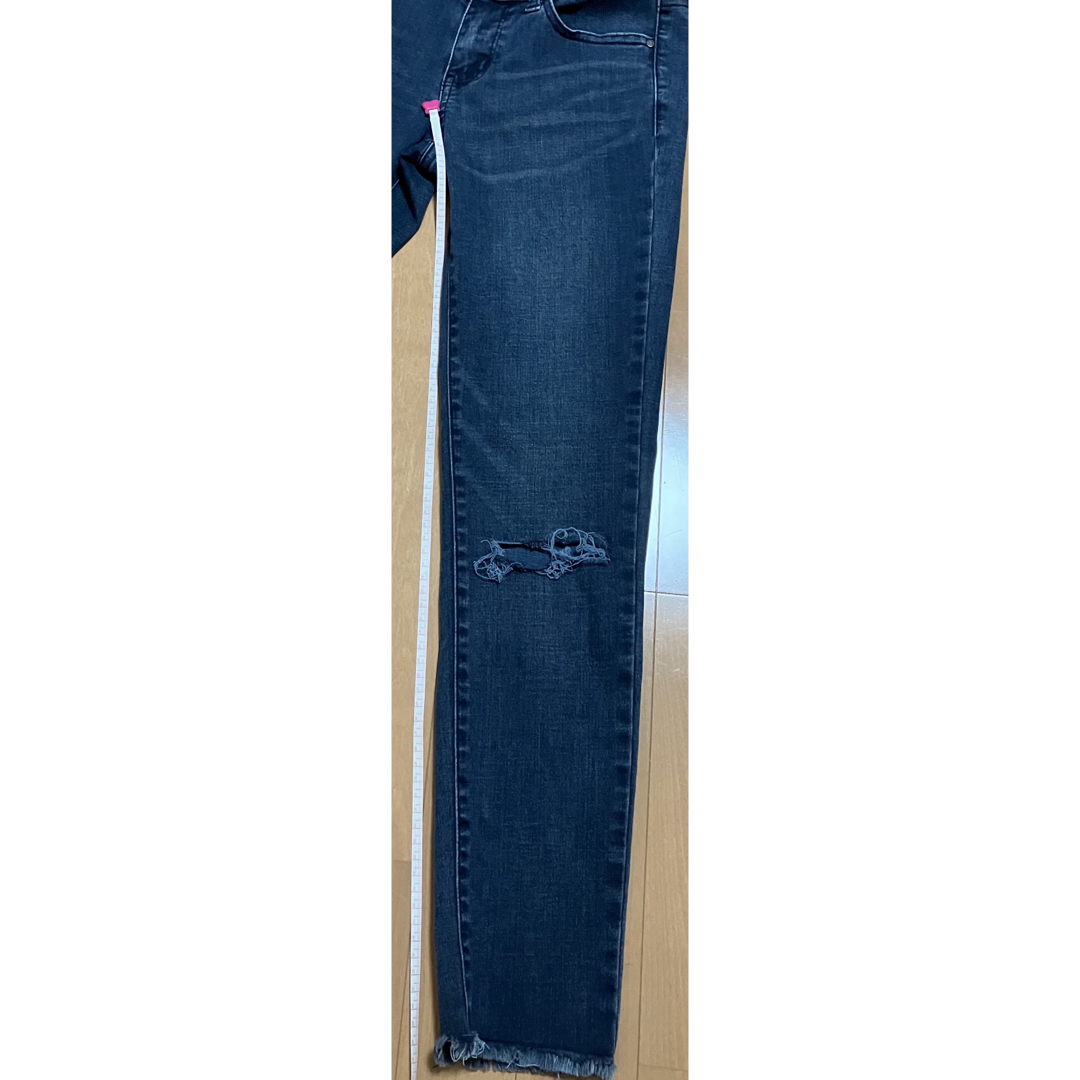 UNIQLO(ユニクロ)のUNIQLO ダメージジーンズ　61cm レディースのパンツ(デニム/ジーンズ)の商品写真