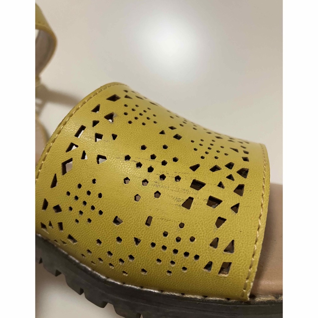 サンダル　イエロー　アンクルストラップ　ローヒール レディースの靴/シューズ(サンダル)の商品写真