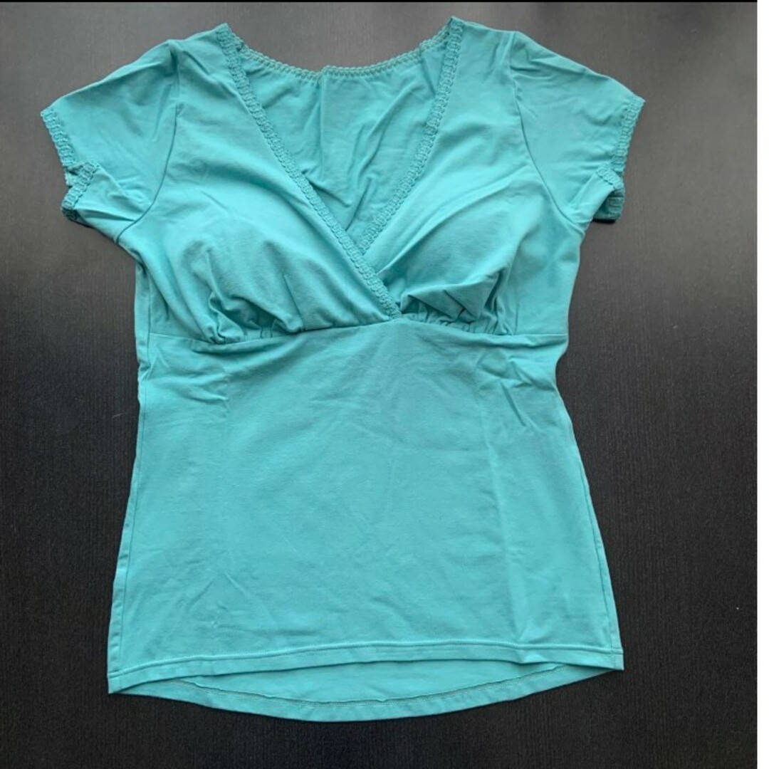 ベルメゾン(ベルメゾン)の新品　パッド取外し　授乳に便利　産後　二分袖インナー   瞬間授乳　グリーン レディースのトップス(Tシャツ(半袖/袖なし))の商品写真