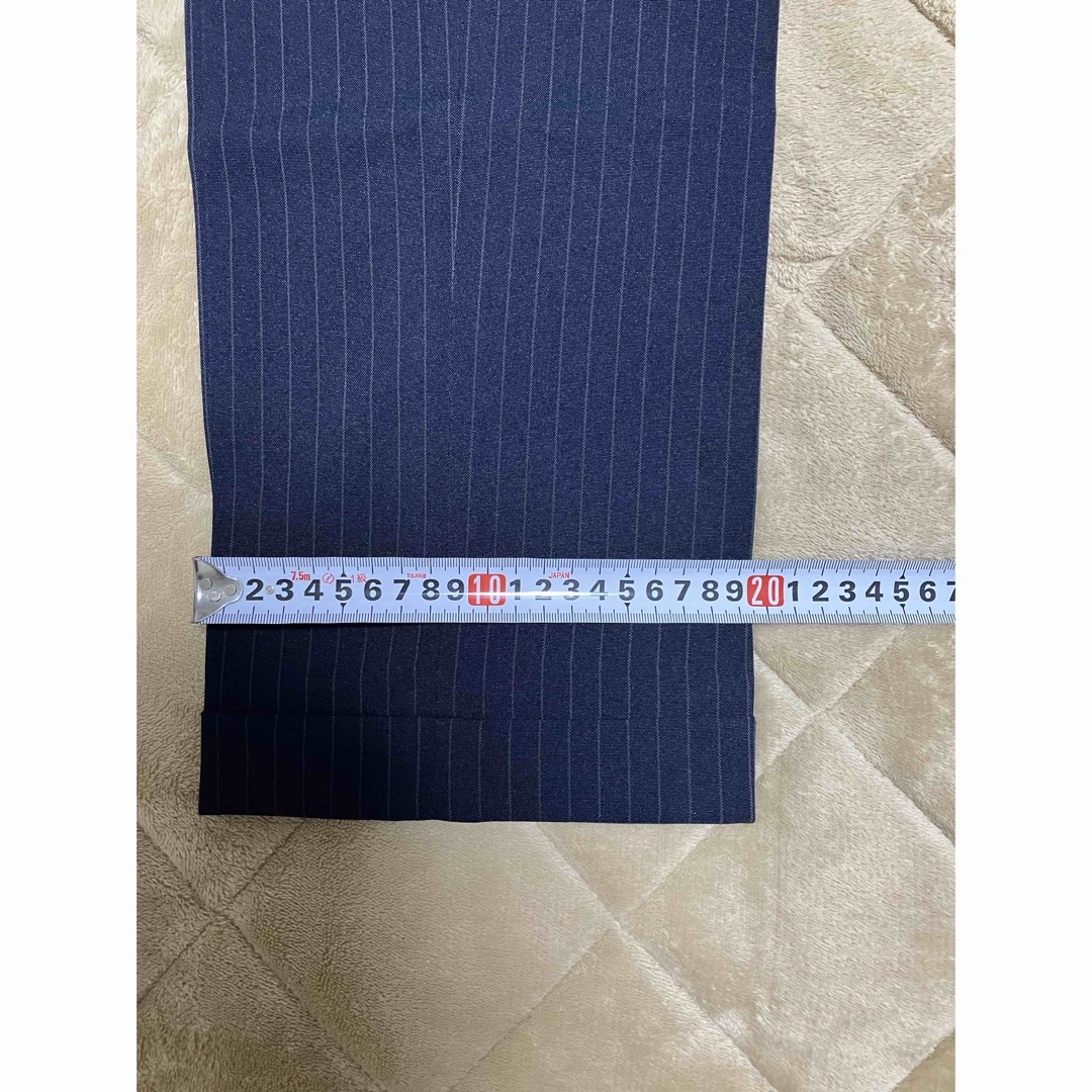 ビジネススリムスラックス　紺　ストライプ　79-76 メンズのパンツ(スラックス)の商品写真