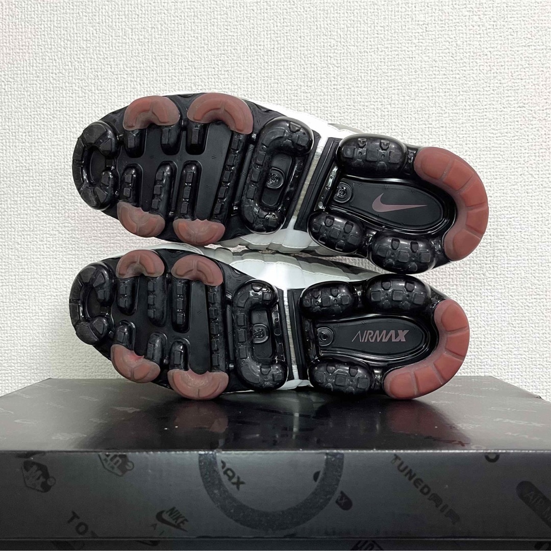 NIKE(ナイキ)の美品 完売 ナイキ AIR VAPORMAX 95 ホットレッド 27.5cm メンズの靴/シューズ(スニーカー)の商品写真