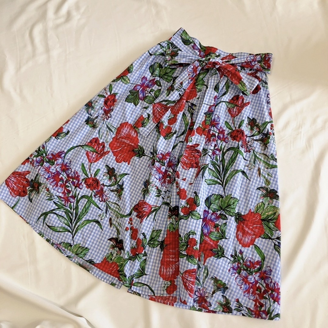 ZARA(ザラ)の美品♥️ ザラウーマン ZARA リボン 花柄スカート S チェック ブルー 夏 レディースのスカート(ひざ丈スカート)の商品写真