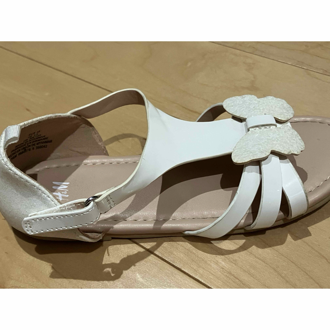 H&M  キッズ　サンダル　オフホワイト　20.5センチ レディースの靴/シューズ(サンダル)の商品写真