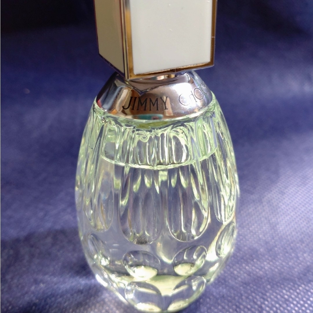JIMMY CHOO(ジミーチュウ)のジミーチュウ　フローラル　オードトワレ　40ml コスメ/美容の香水(香水(女性用))の商品写真