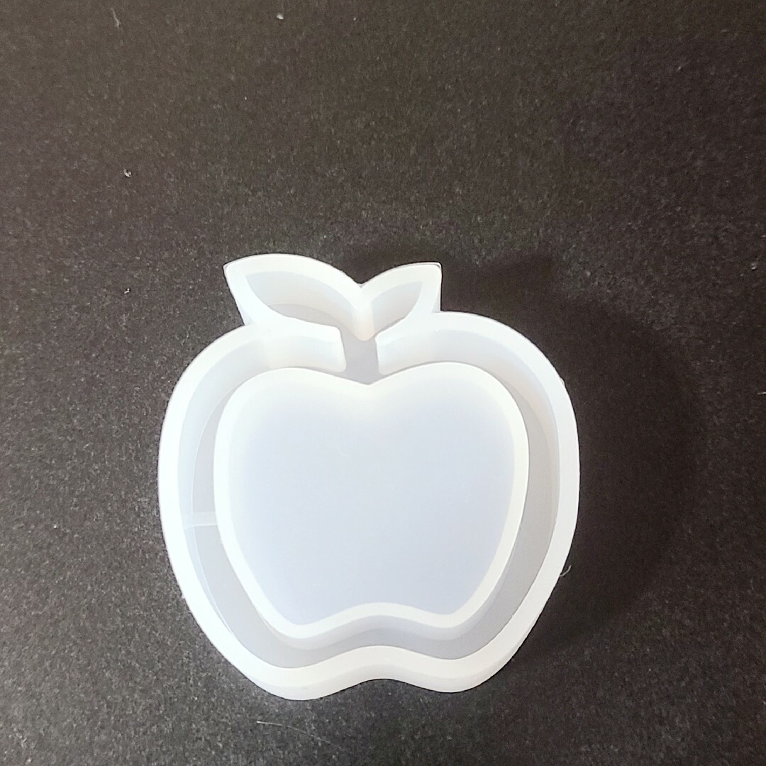 シャカシャカ シリコン モールド りんご 林檎 アップル フルーツ 01 ハンドメイドの素材/材料(各種パーツ)の商品写真