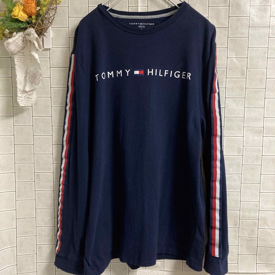 TOMMY HILFIGER(トミーヒルフィガー)のトミーヒルフィガー⭐️長袖⭐️袖トミー柄⭐️ レディースのトップス(カットソー(長袖/七分))の商品写真