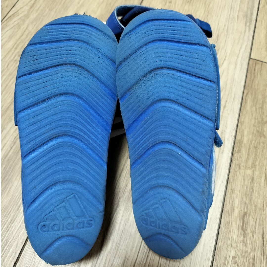 adidas(アディダス)のナイキスターランナー×アディダスサンダル キッズ/ベビー/マタニティのキッズ靴/シューズ(15cm~)(サンダル)の商品写真