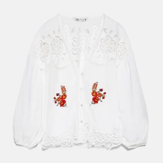 ザラ(ZARA)の新品 Sサイズ ZARA 刺繍入りブラウス ザラ シャツ 白 ホワイト(シャツ/ブラウス(長袖/七分))