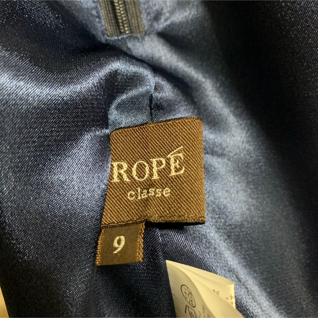 ROPE’(ロペ)のROPE  結婚式ドレス　胸元フリル　フォーマルワンピース　お呼ばれ　ネイビー レディースのワンピース(ひざ丈ワンピース)の商品写真