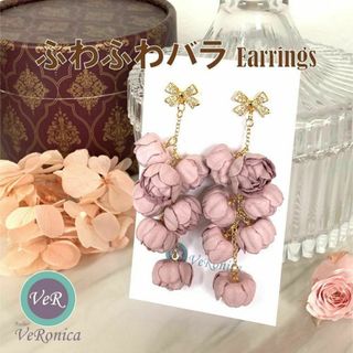 ふわふわバラピアス　ハンドメイド　薔薇　ビーズ　フック　イヤリング　ピンク(ピアス)