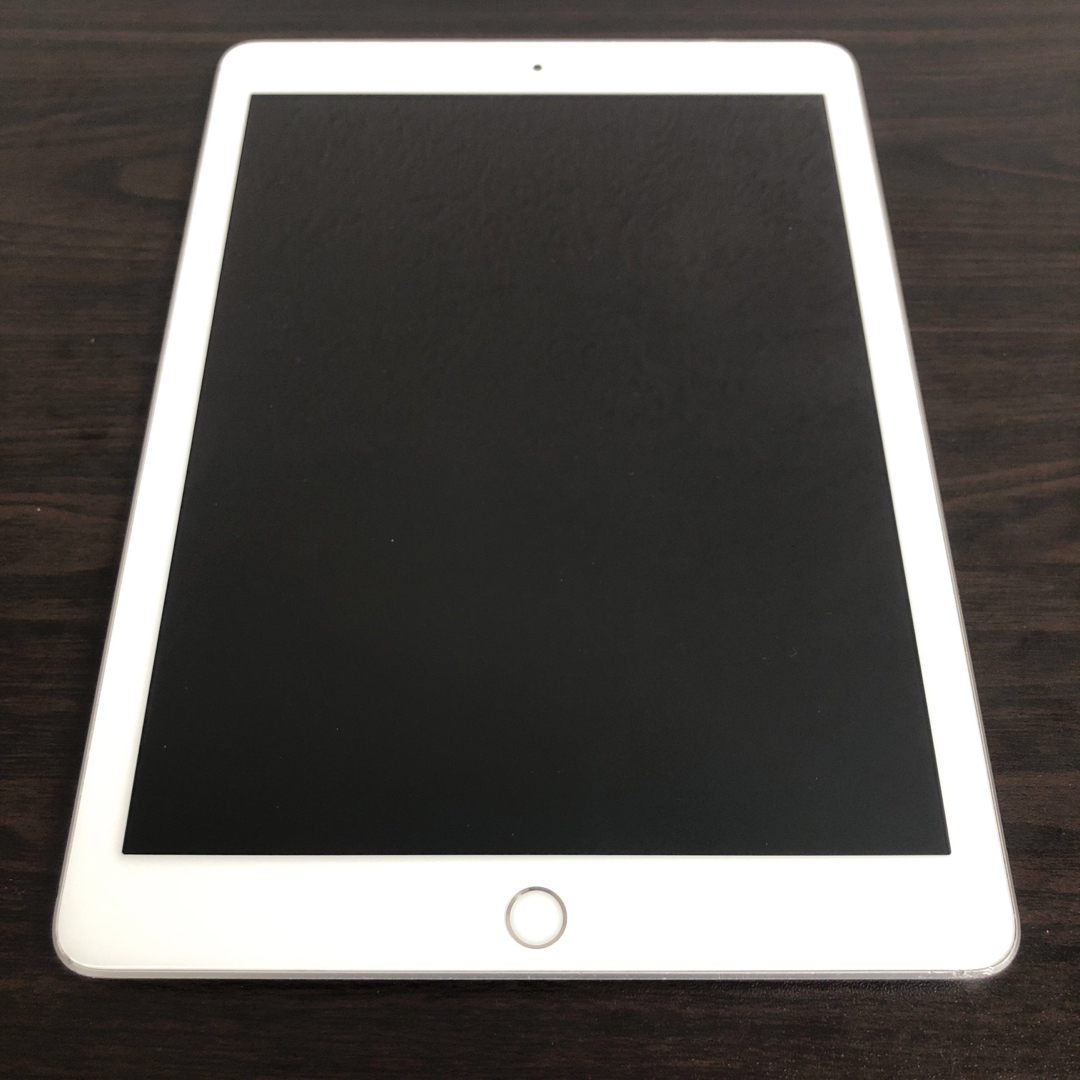 iPad(アイパッド)の9302【早い者勝ち】iPad6 第6世代 32GB SIMフリー☆ スマホ/家電/カメラのPC/タブレット(タブレット)の商品写真