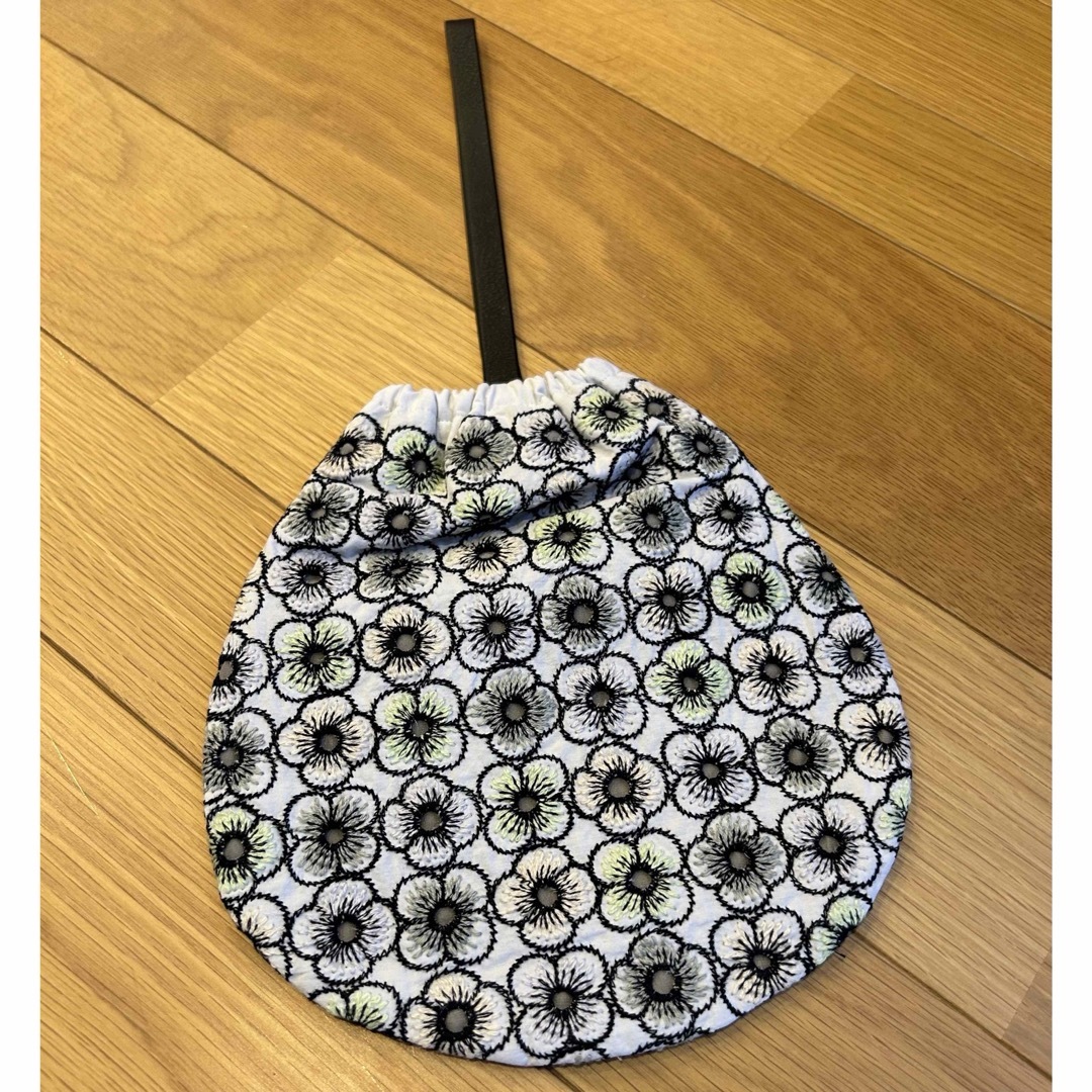 mina perhonen(ミナペルホネン)のミナペルホネン drop bag piha ドロップバッグ ピハ 白 ホワイト レディースのバッグ(ハンドバッグ)の商品写真