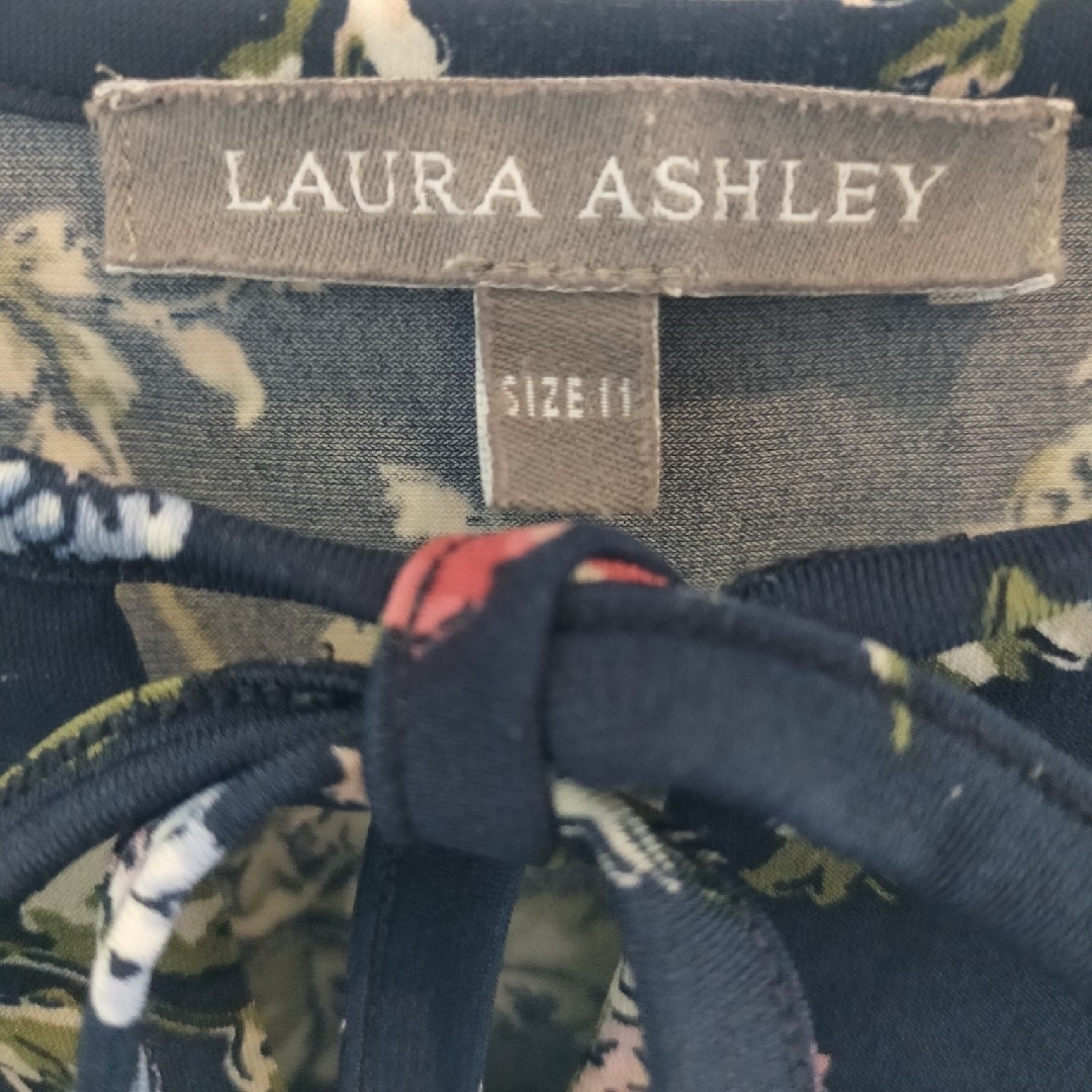 LAURA ASHLEY(ローラアシュレイ)の♡Laura Ashley♡　ローラアシュレイ　トップス レディースのトップス(カットソー(長袖/七分))の商品写真