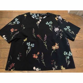 ザラ(ZARA)の美品1度着用　ZARA ザラ　花柄ブラウス　トップス　黒(シャツ/ブラウス(半袖/袖なし))